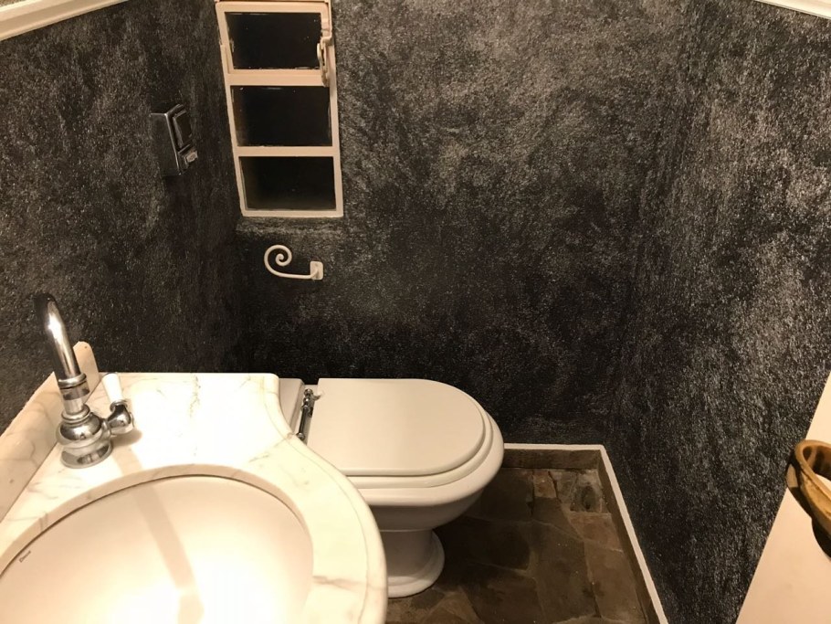 Декоративный кирпич в санузле