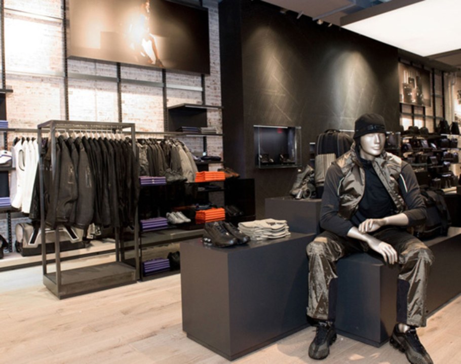 Витрина магазина мужской одежды