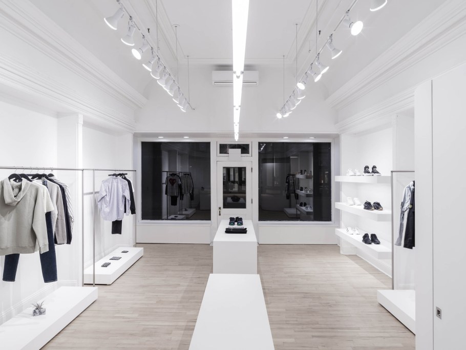 Интерьер магазина одежды