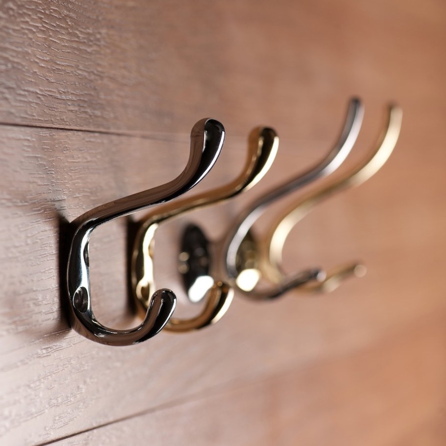 Крючки для прихожей