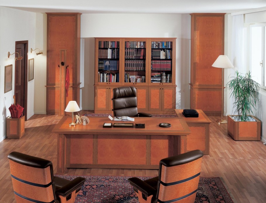 Обставить офис директора