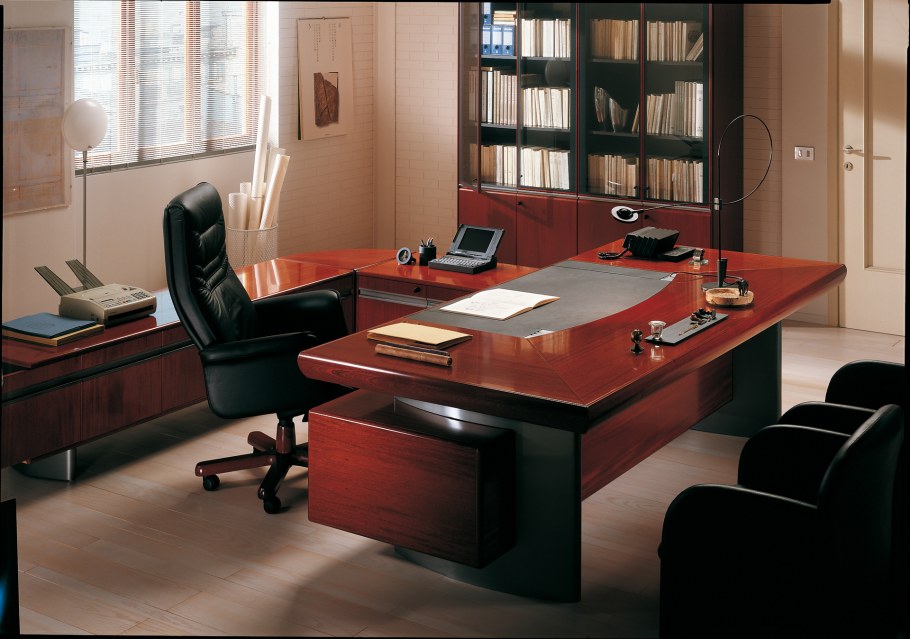 Мебель в кабинет руководителя женщины