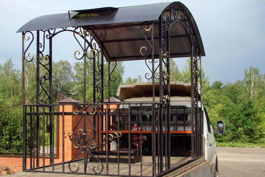 Кованная беседка с мангалом