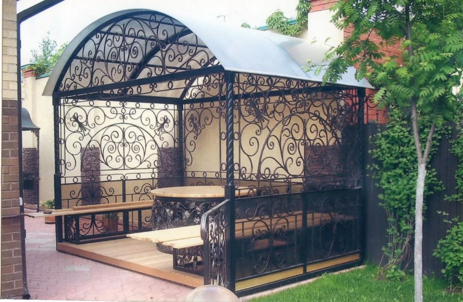 Красивые кованые беседки