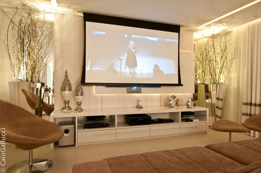 Место под телевизор в гостиной