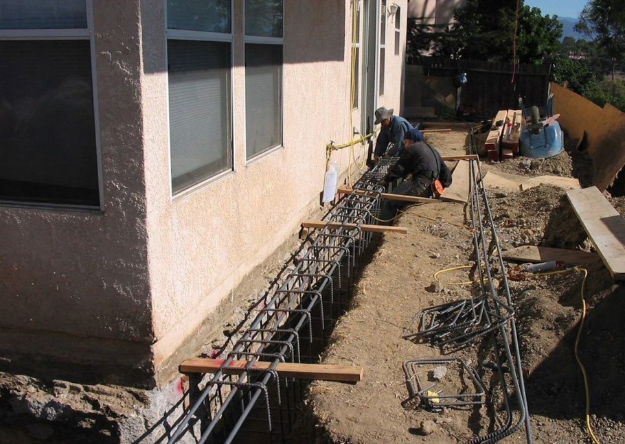 Усиление фундамента кирпичного дома