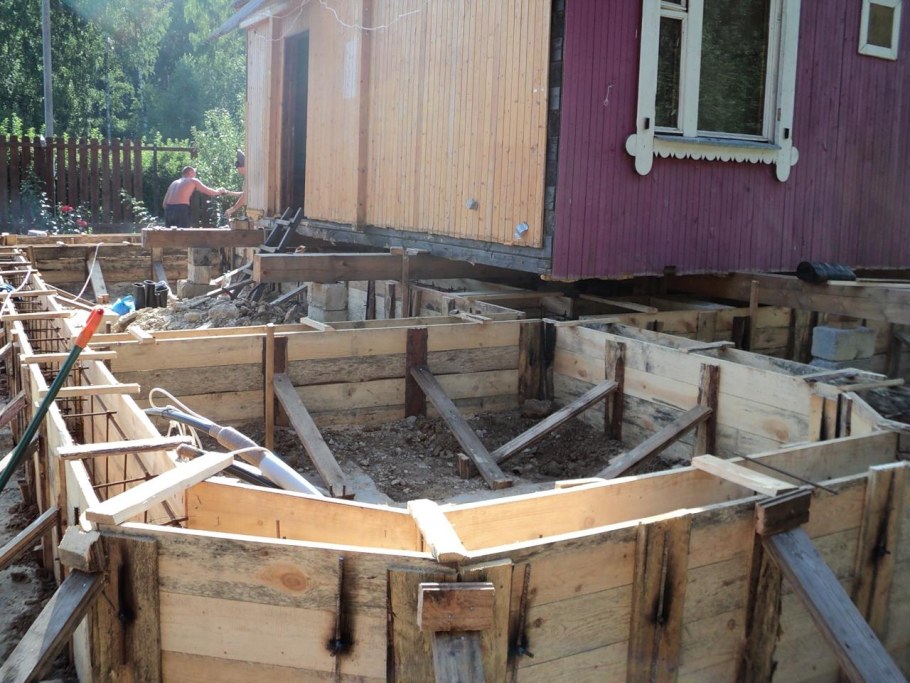 Разрушение кирпичной кладки цоколя