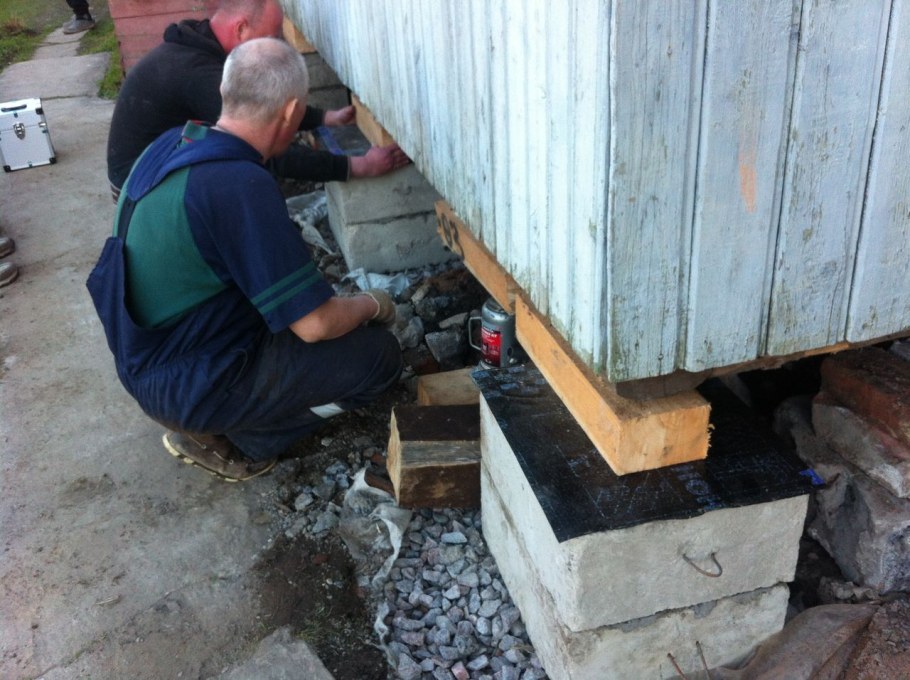 Усиление фундамента частного дома