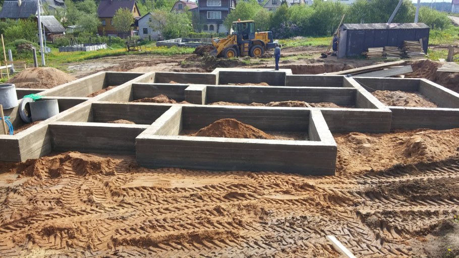 Реконструкция фундамента винтовыми сваями