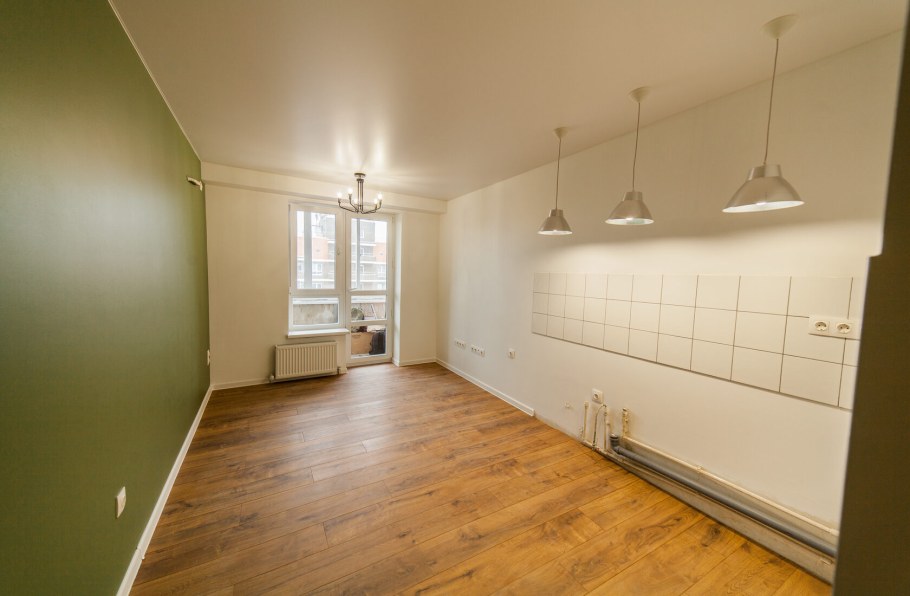 Обои которые визуально выравнивают стены