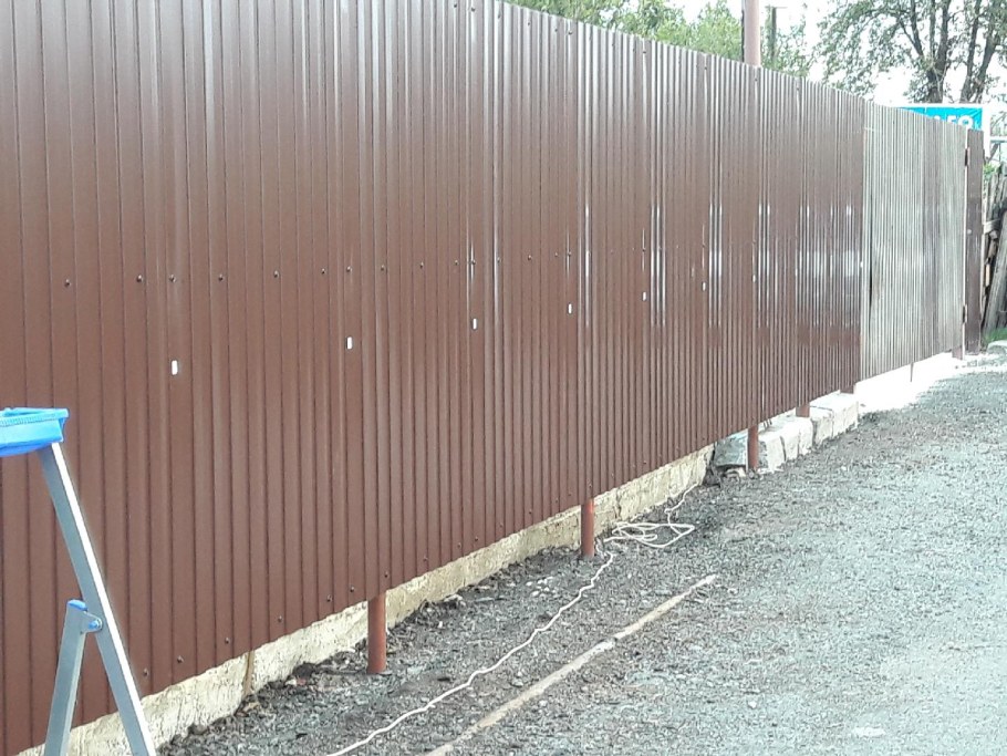 Забор профлист вдоль снизу сетка