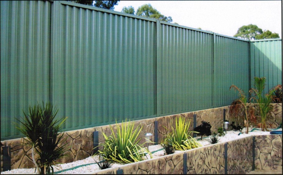 Низ забора из профнастила