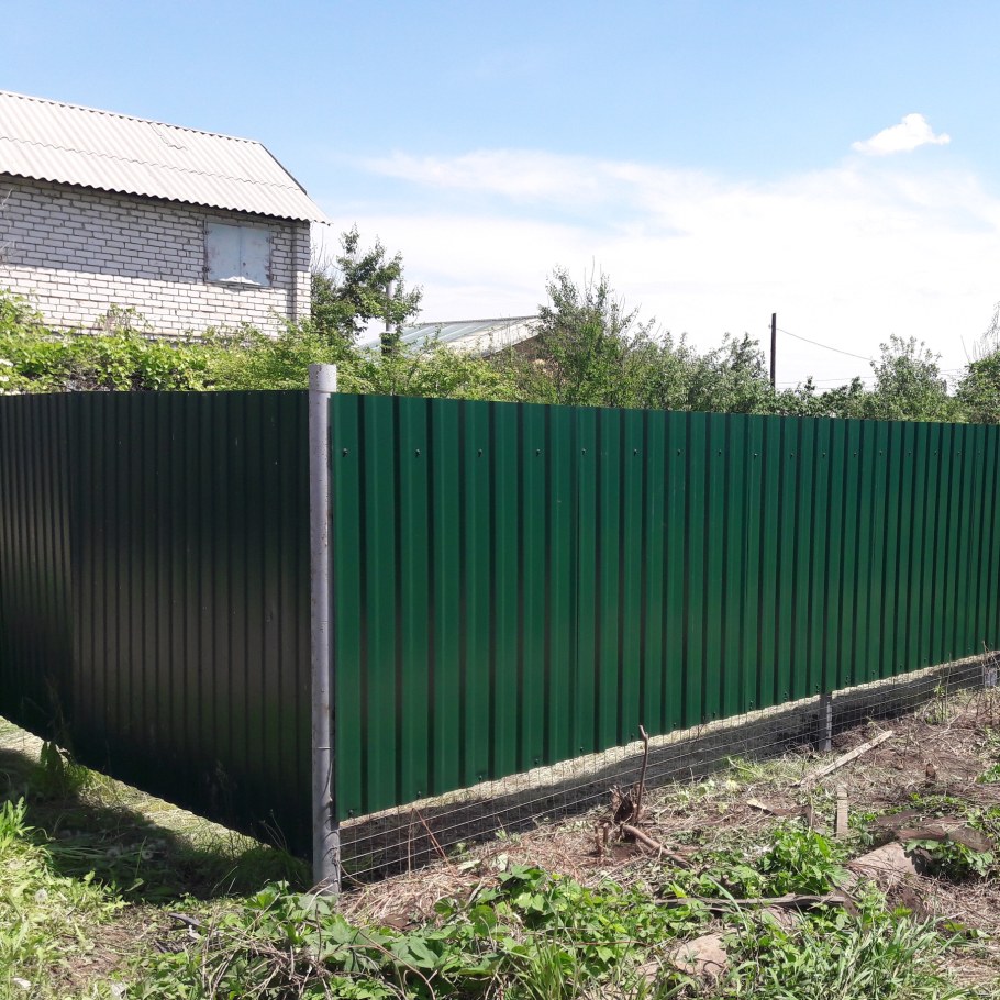 Заборы из профнастила с просечкой снизу