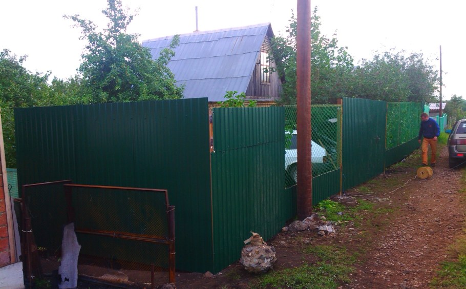 Монтаж ограждения из профлиста