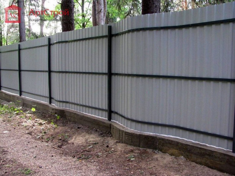 Зашивка забора снизу