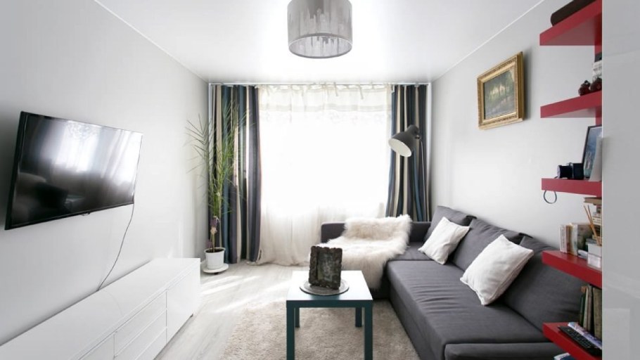 Зал с камином в квартире