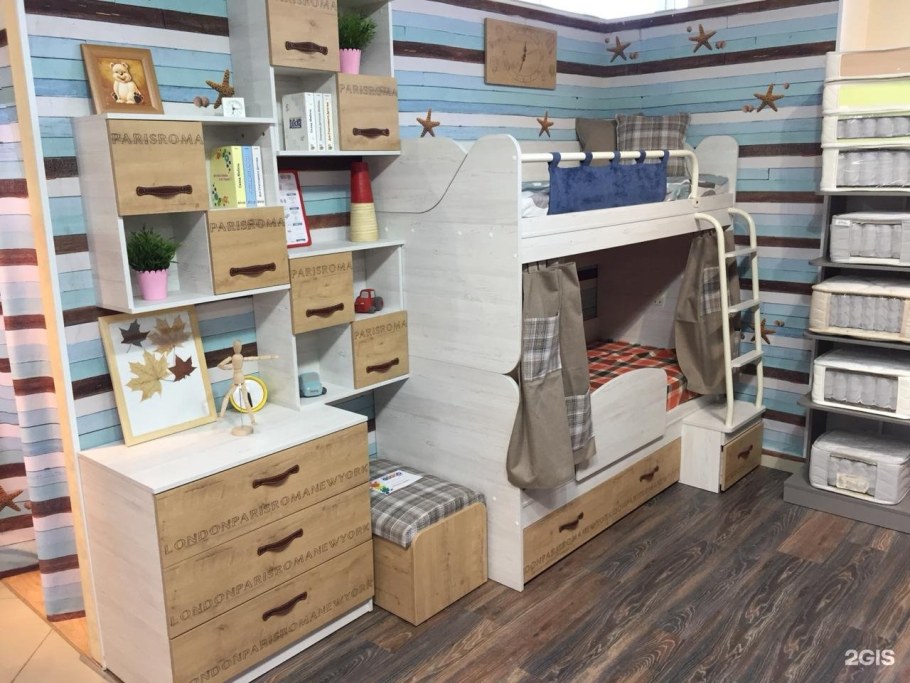 38 Попугаев кровать полосатый рейс чердак