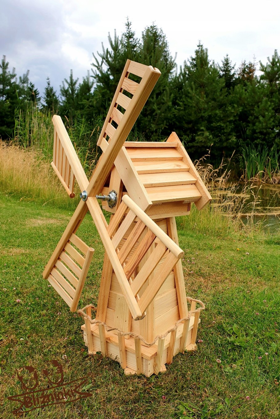 Садовая ветряная мельница