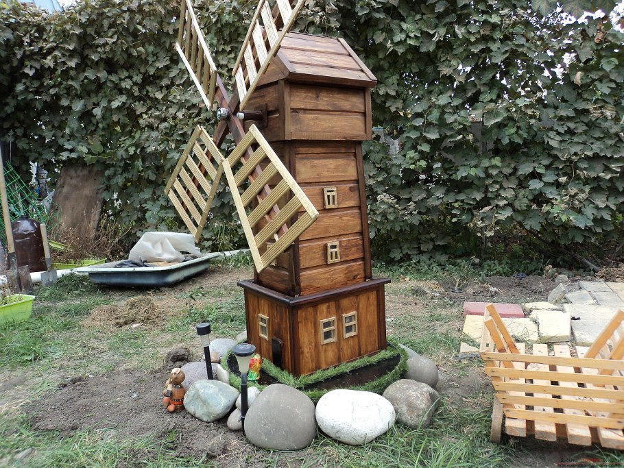 Мельница для детской площадки