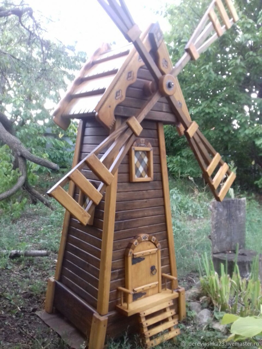 Ветряная мельница для дачи