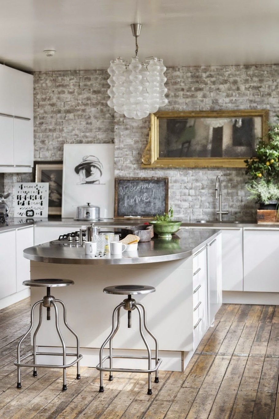 Кирпич в интерьере кухни