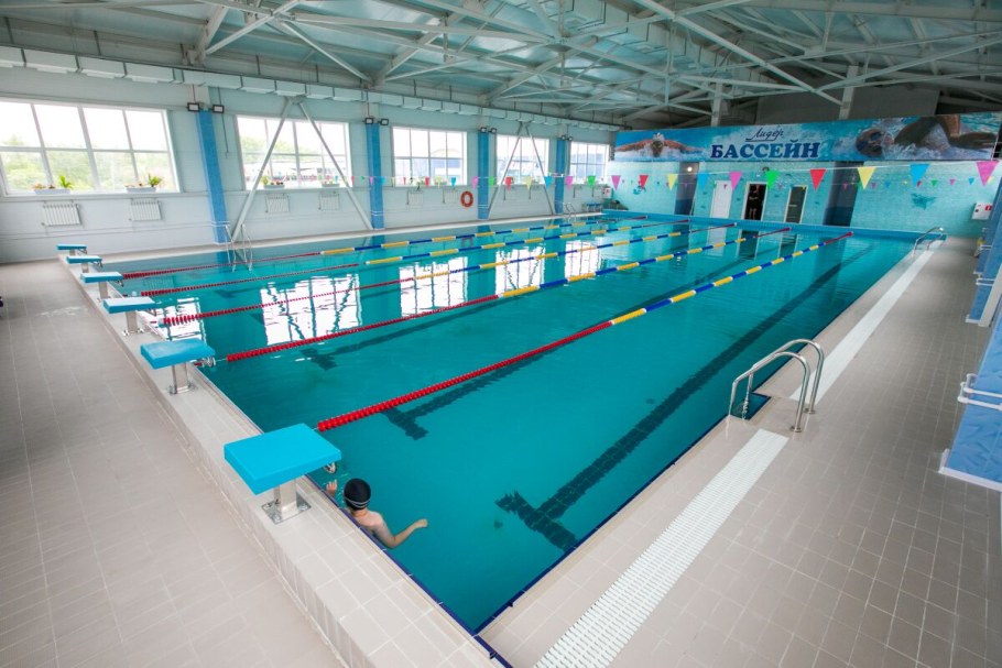 Огромный бассейн