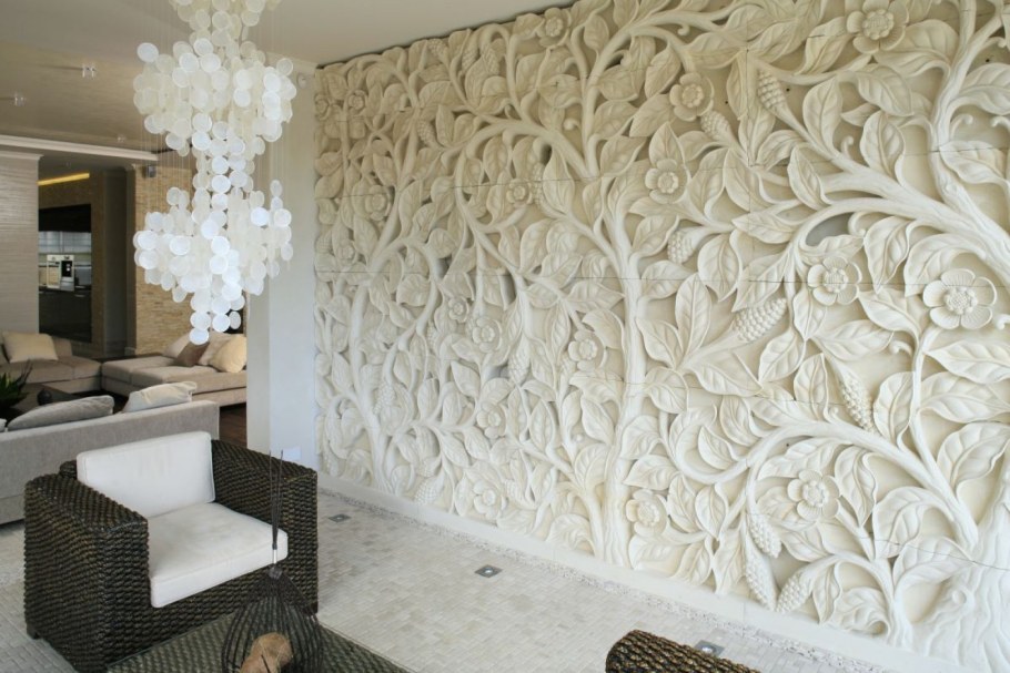 Декоративный камень в интерьере гостиной