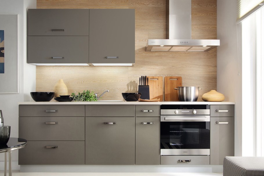 Кухня с фасадами Эггер кашемир серый