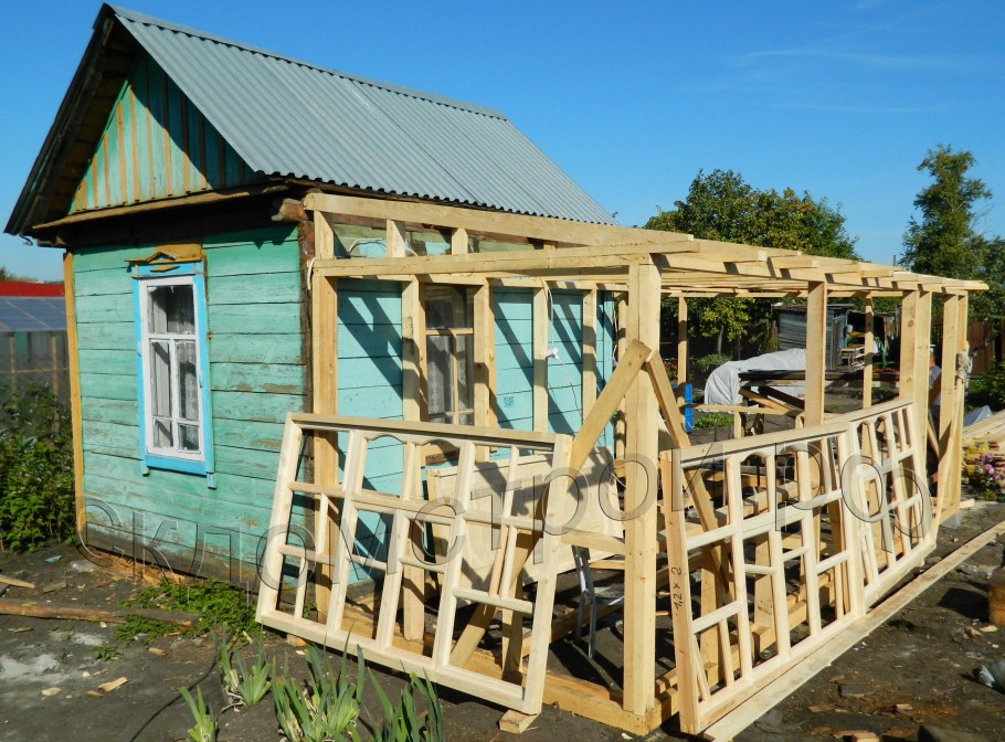 Веранда пристроенная к дачному домику