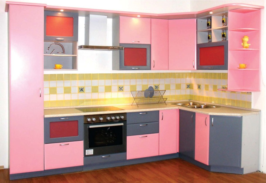 Розовая угловая кухня