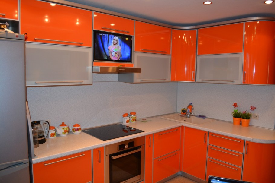 Угловые кухни для маленькой кухни в СПБ