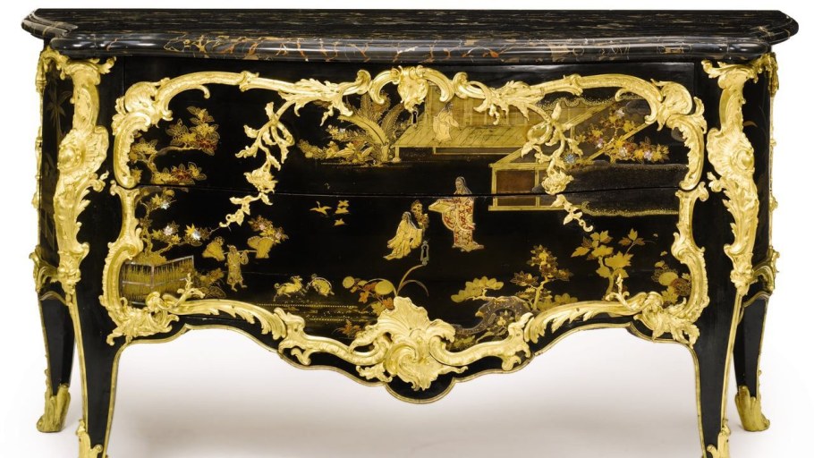 Комод с поталью 18 век