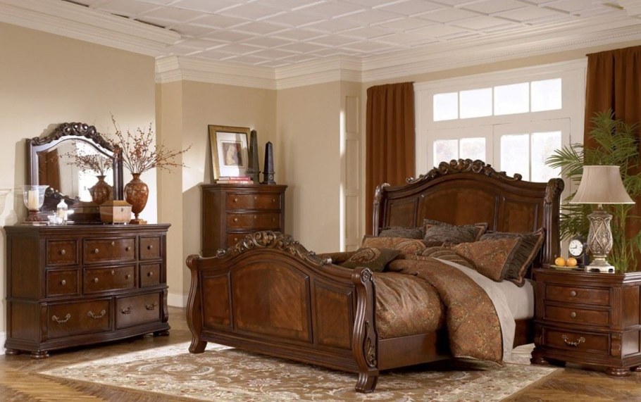 Спальня лакированная