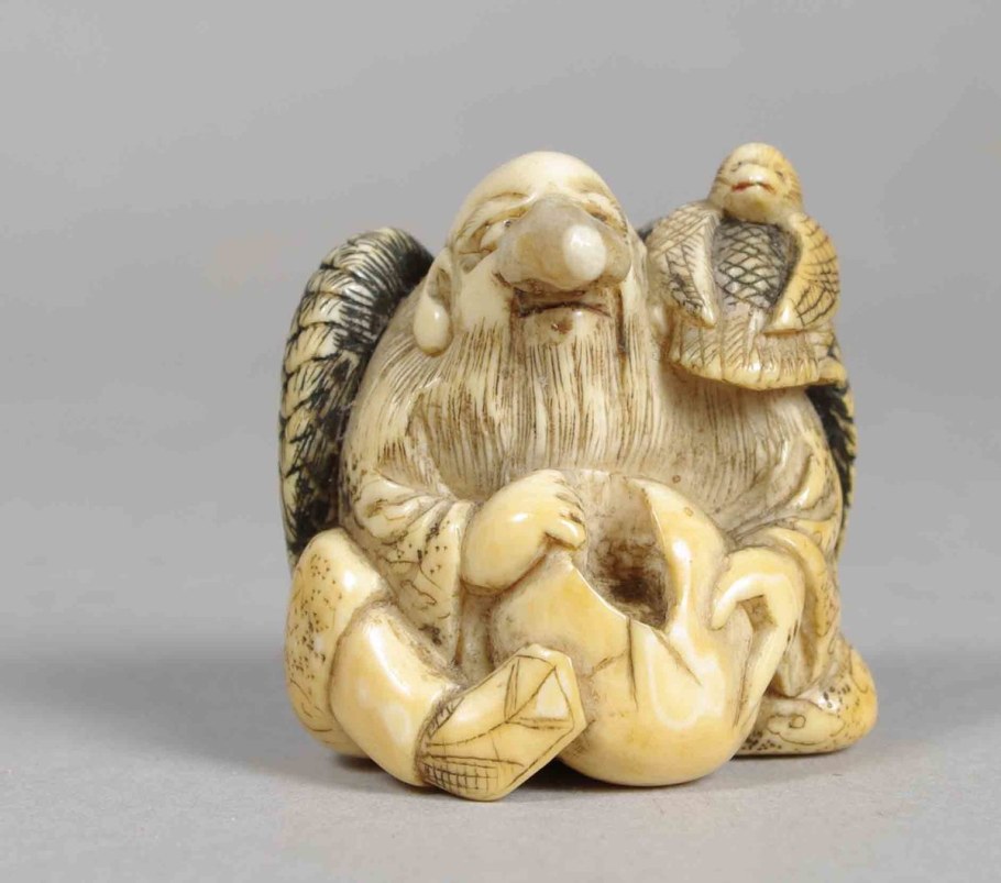 Нэцкэ девушка