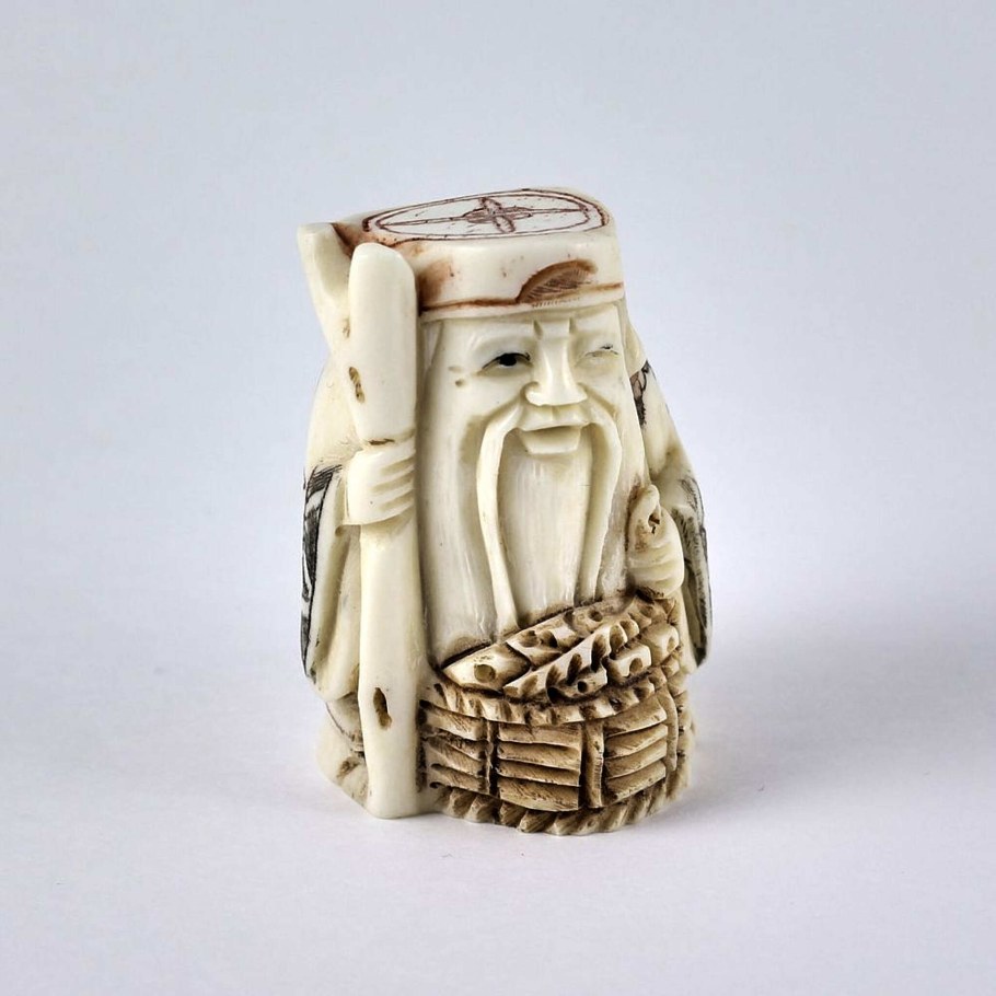 Нэцкэ и окимоно в интерьере