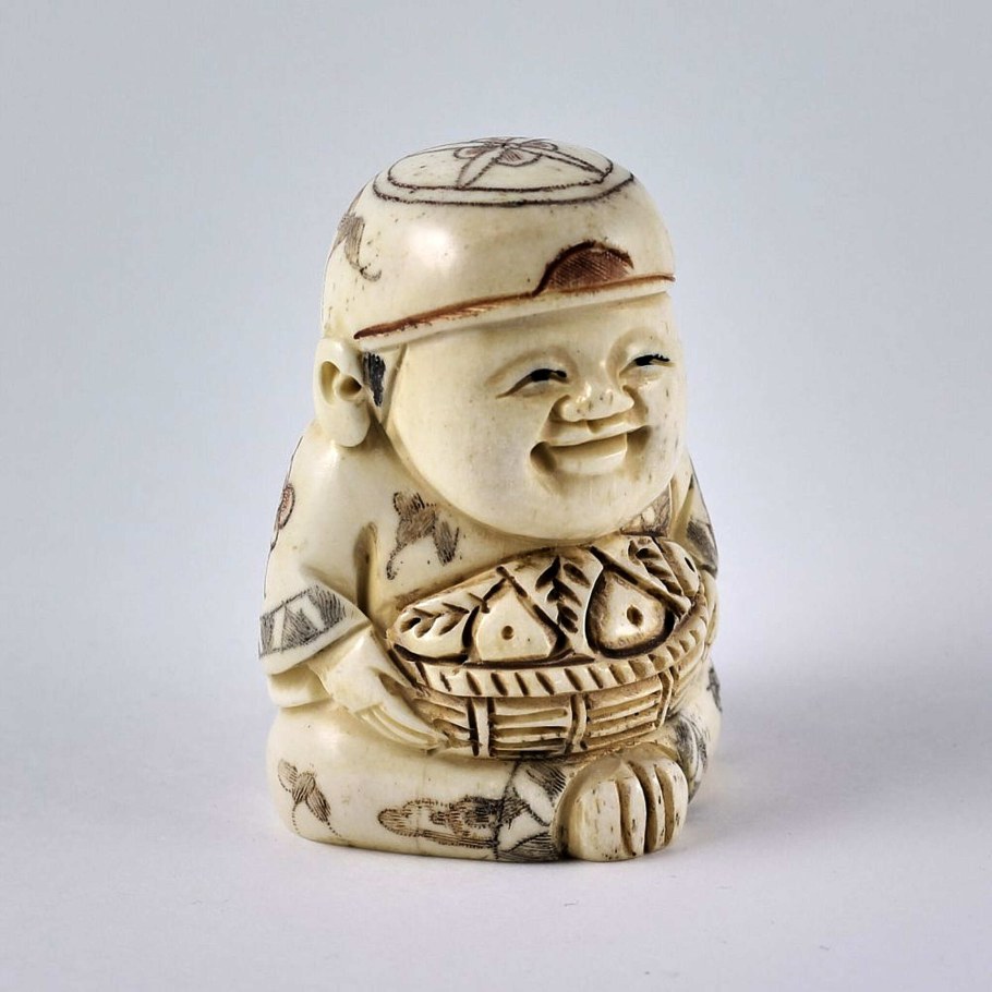 Нэцкэ старик с посохом