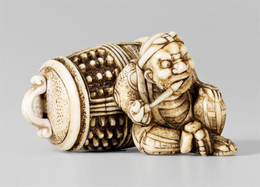 Янтарь нэцкэ окимоно