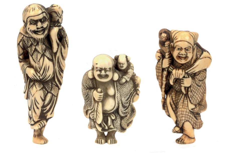 Нэцкэ Хотей с веером и мешком