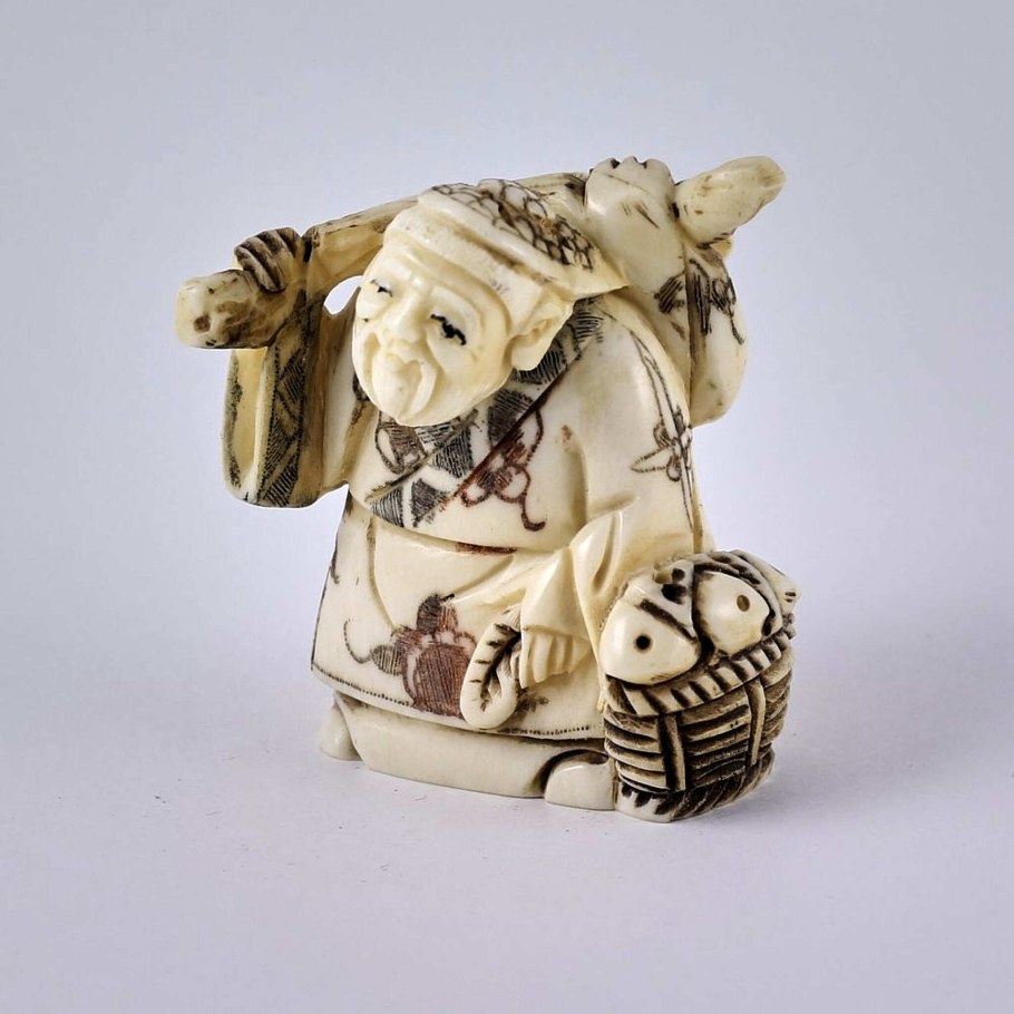 Скульптура нэцкэ Япония