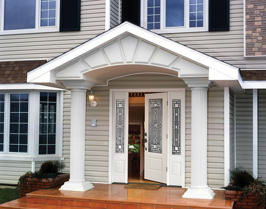 Входная группа в деревянный частный дом