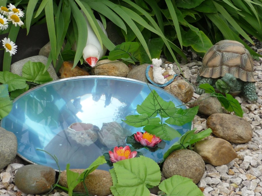 Декоративный пруд на участке