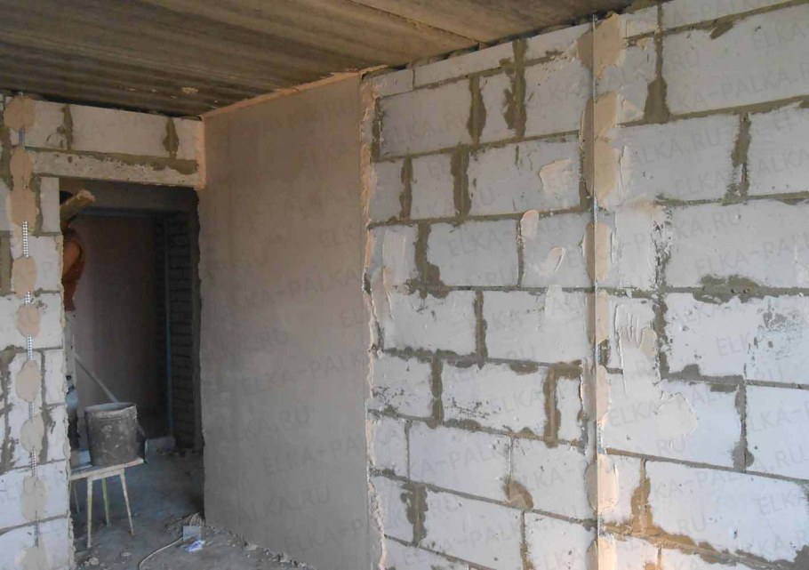 Оштукатуренная стена