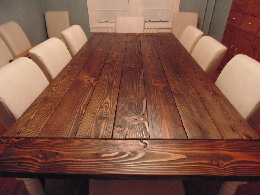 Круглый деревянный стол современный