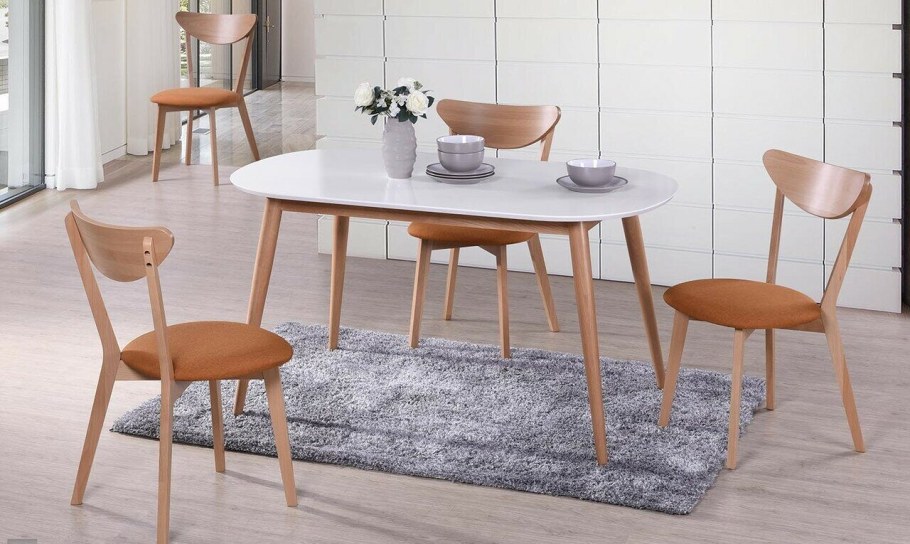 Красные стулья в интерьере