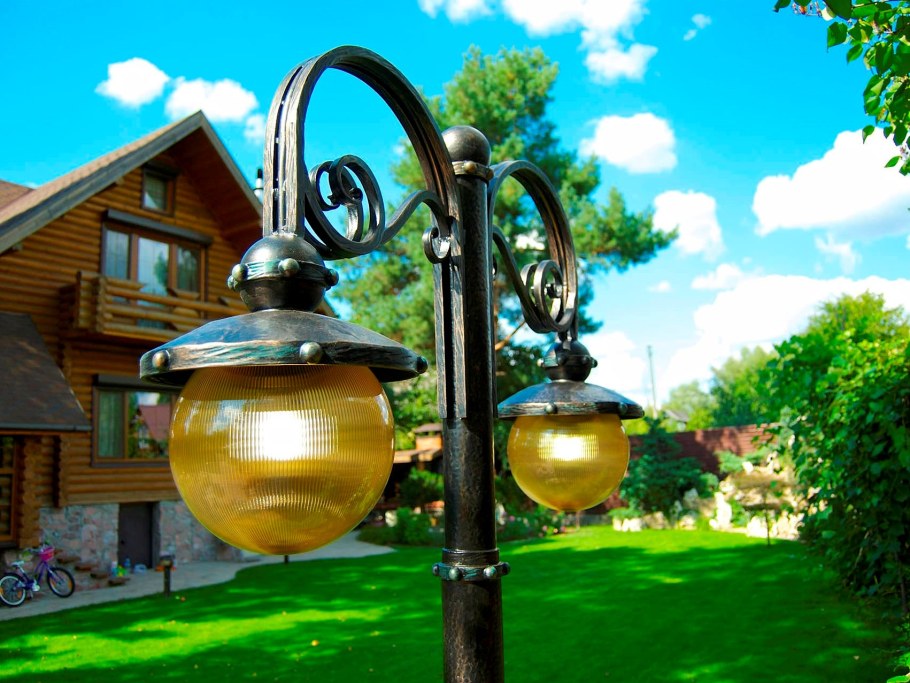 Светильники на участке