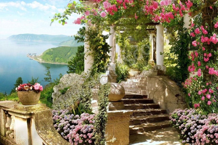 Арка в море