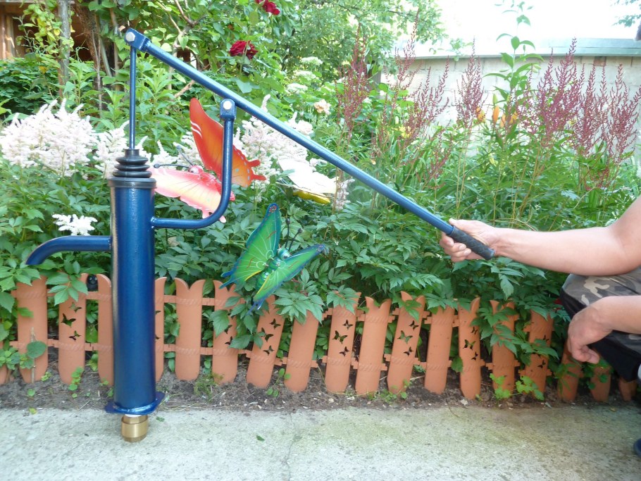 Ручной насос для колодца