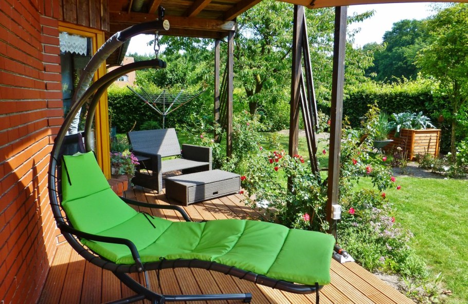 Площадка для отдыха на даче