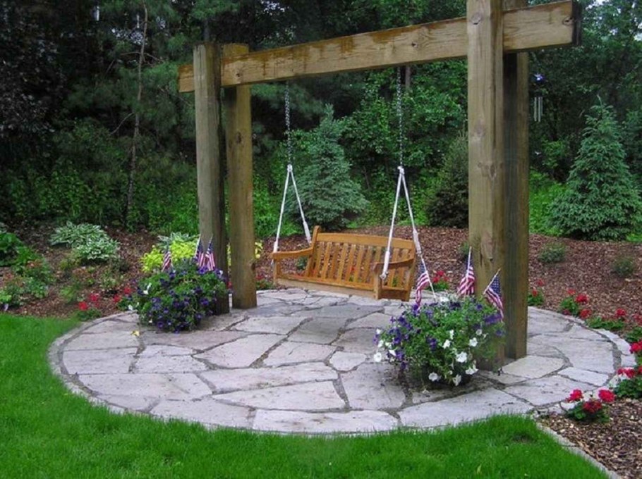 Качели в ландшафте