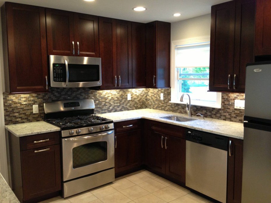 Кухонный гарнитур пэобразеый